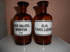 2 Apothekenflaschen mit