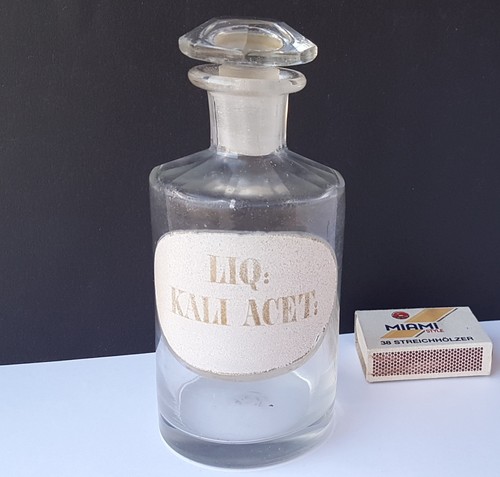 Altes apotheker gefäß - altes, apotheker-gefäß/